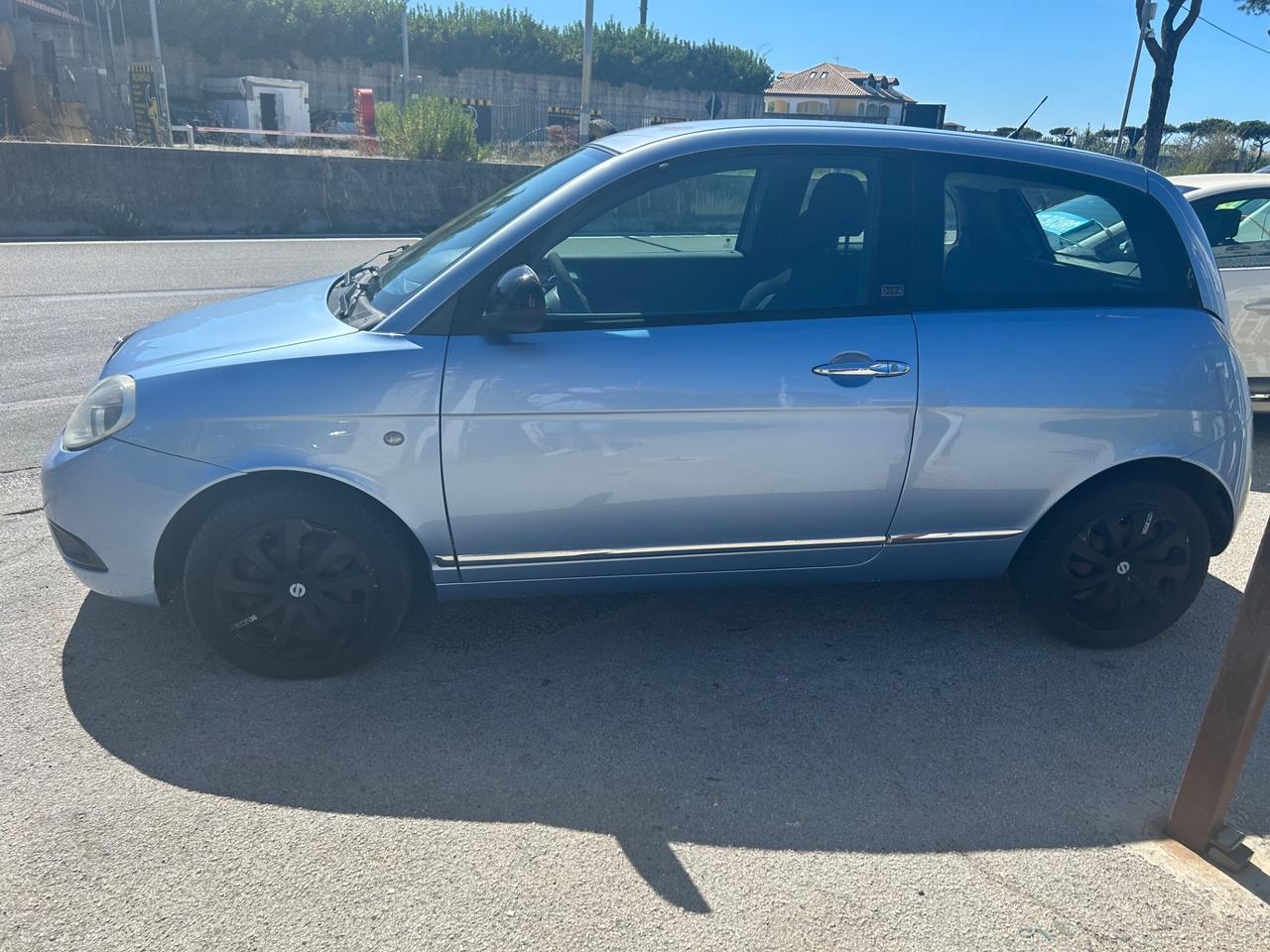 Lancia Ypsilon 1.2 69 CV Unyca