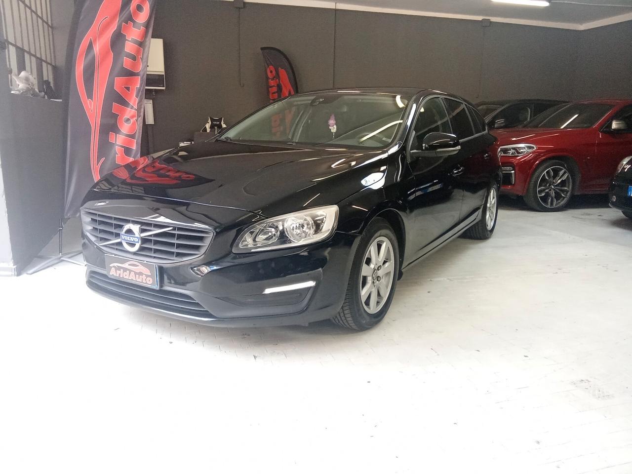 Volvo V60 D2 R-design
