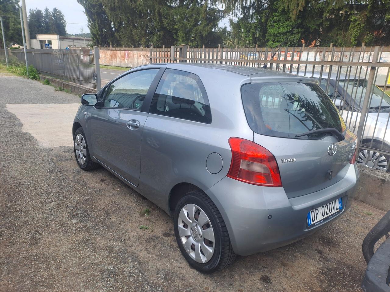 Toyota Yaris 1.0 5 porte