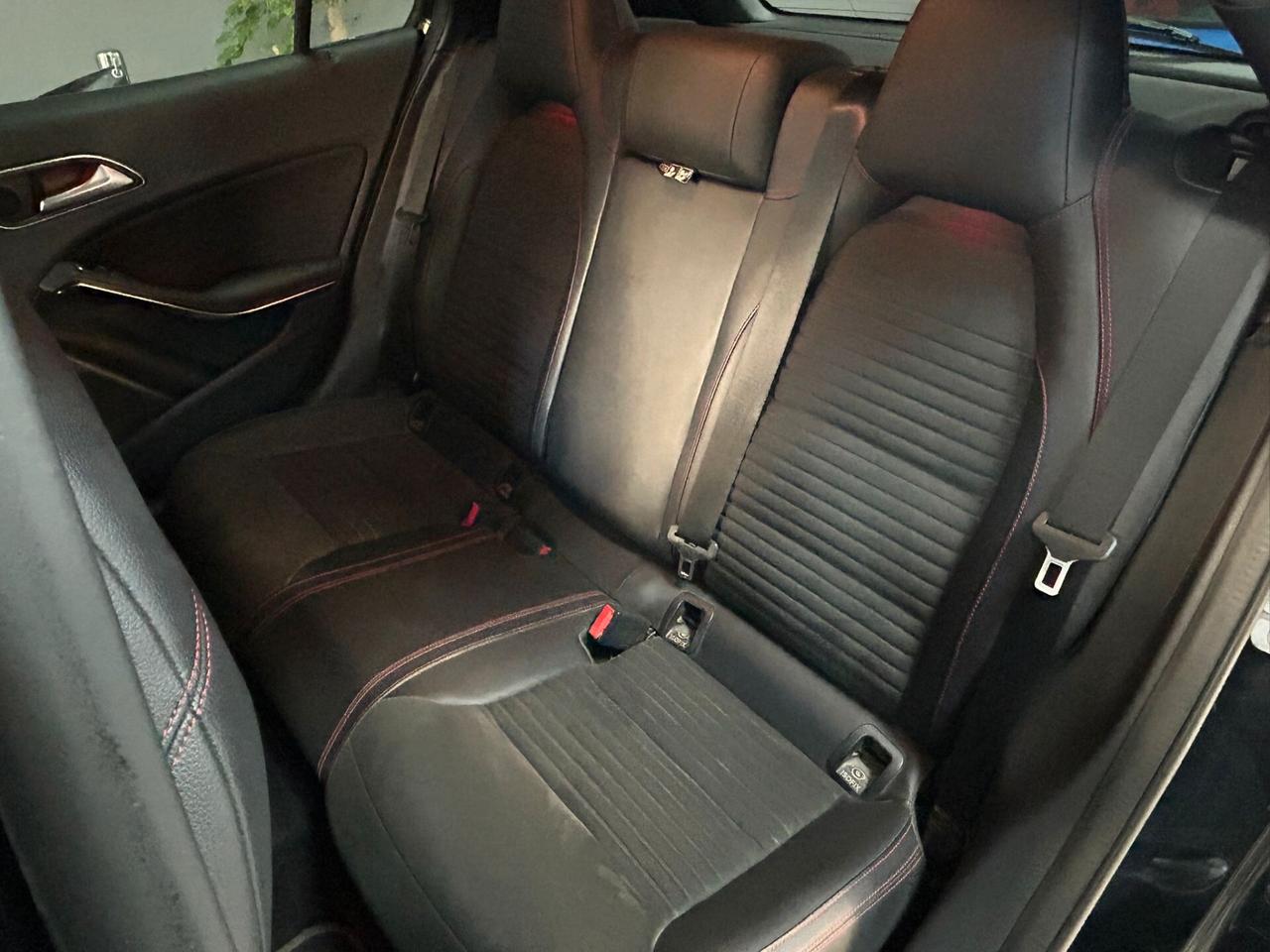 Mercedes-benz GLA 250 Auto 4Matic Premium AMG-Line