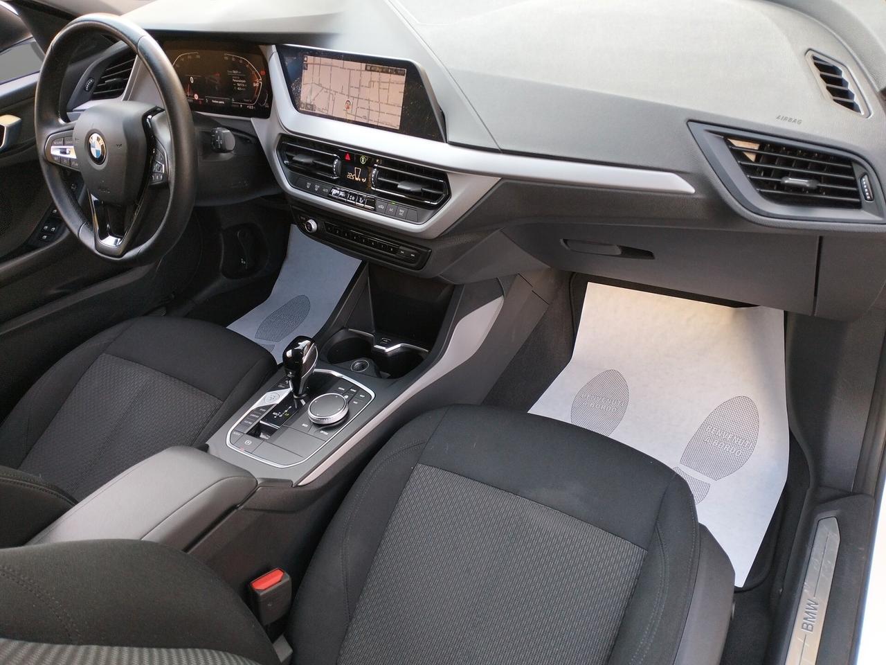 BMW 116 d Serie 1 F40 Sport auto NEOPATENTATI *IVA ESPOSTA*