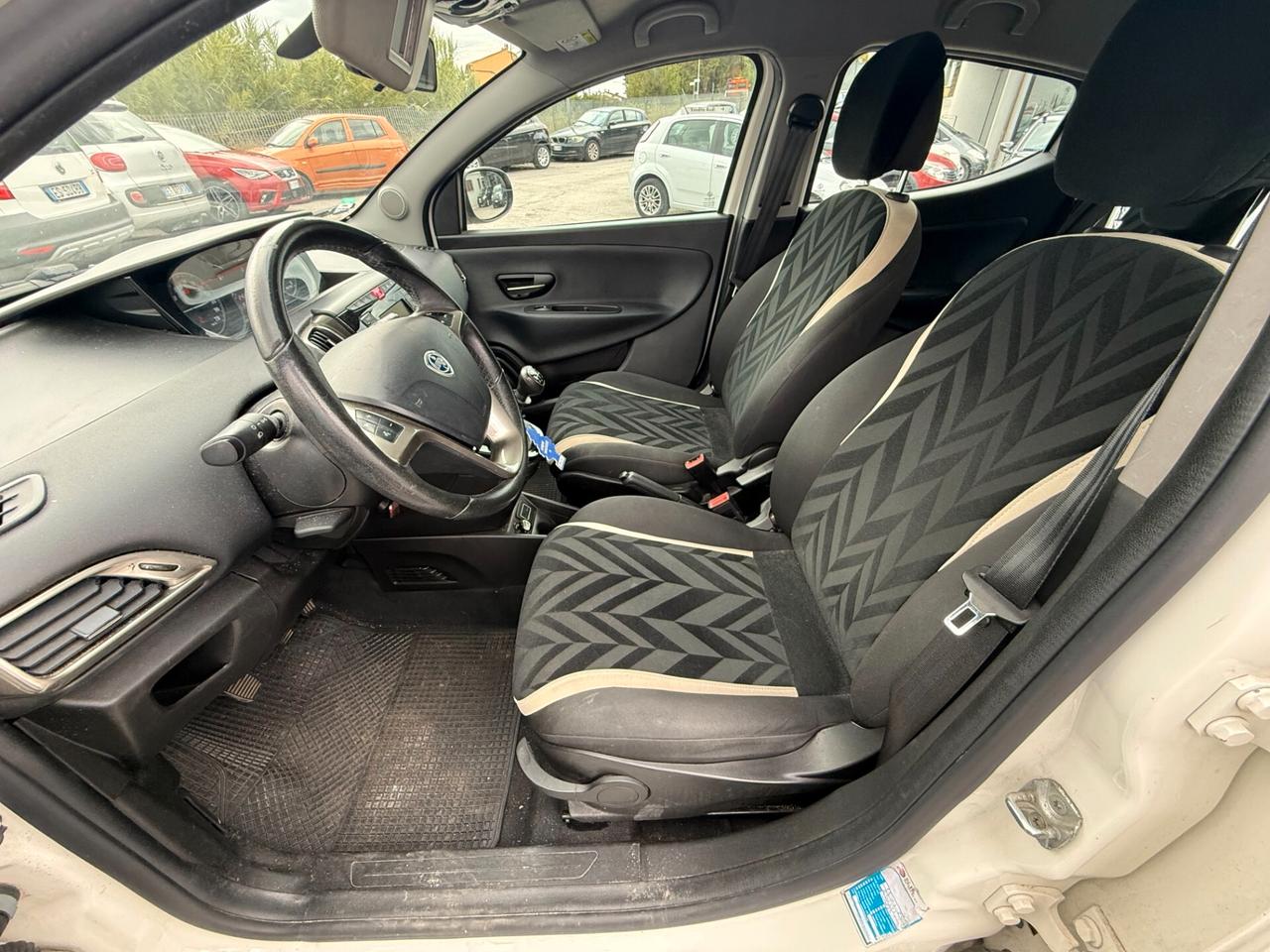 Lancia Ypsilon 0.9 TwinAir 85 CV 5 porte Metano Ecochic Gold