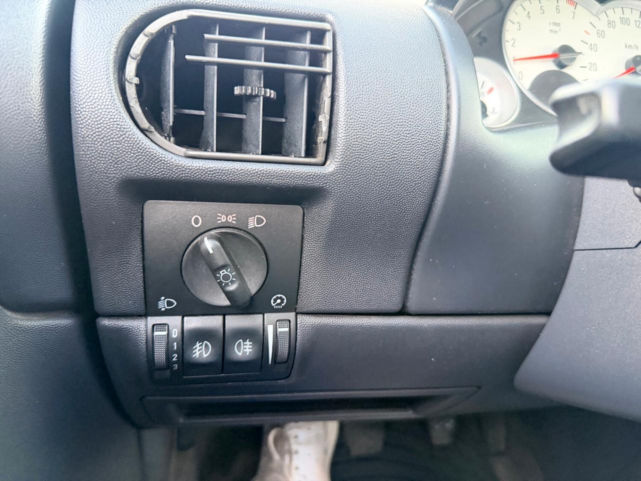 Opel Corsa 1.2 Twinport 80cv 5 porte