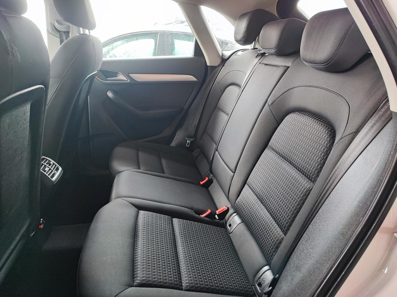 Audi Q3 2.0 TDI S tronic Business SPORT