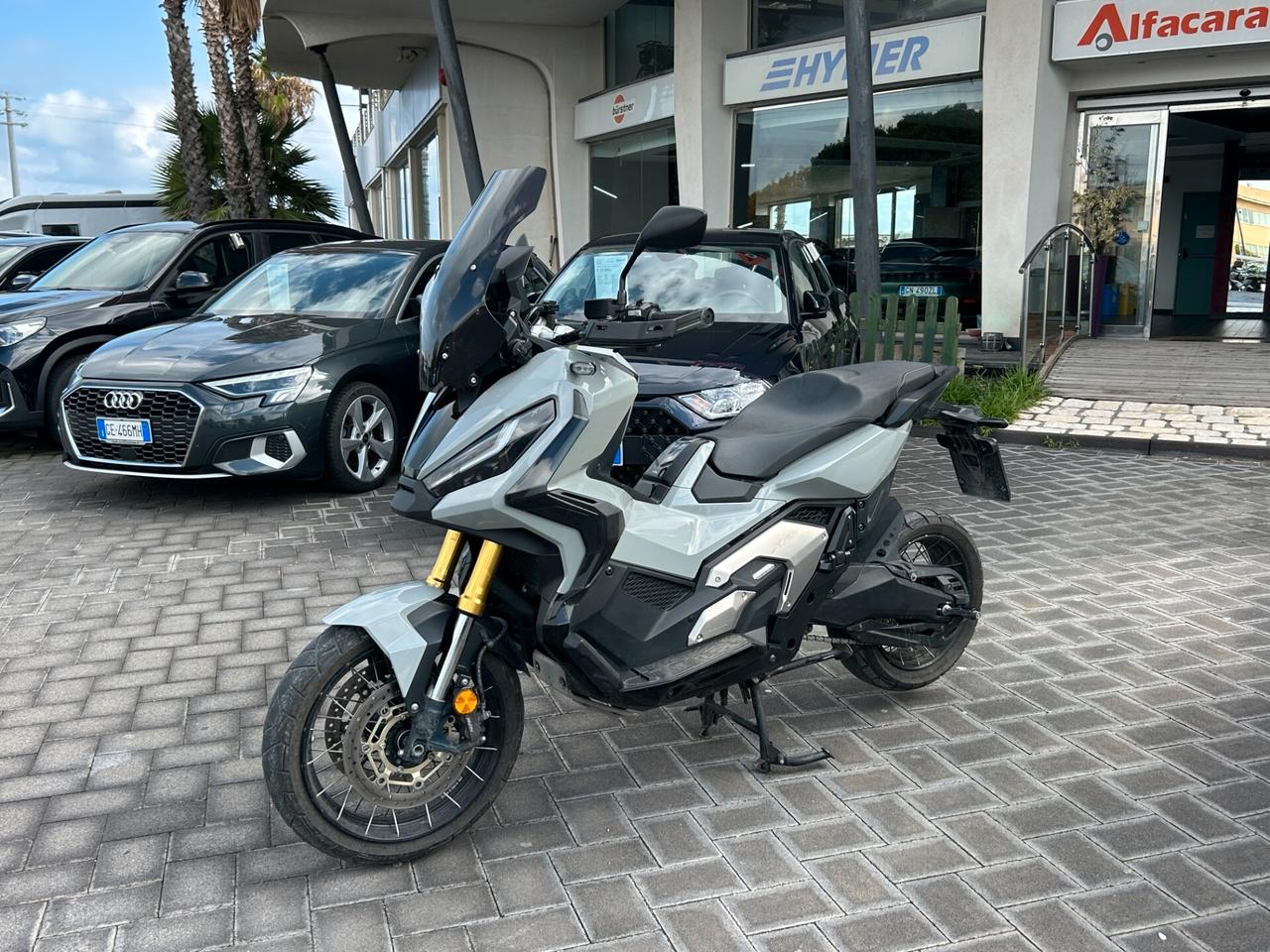 Honda X-ADV 750 depotenziato a libretto