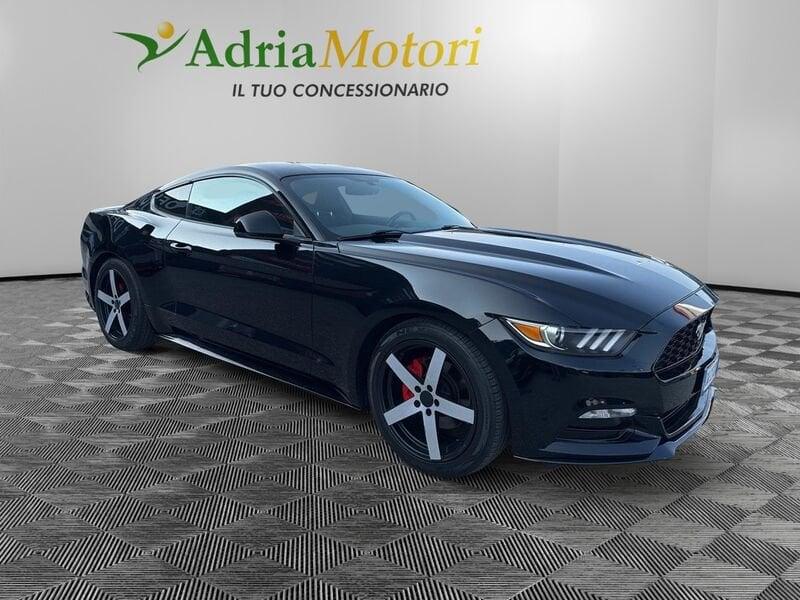 Ford Mustang Fastback 3.7 Aut. v6