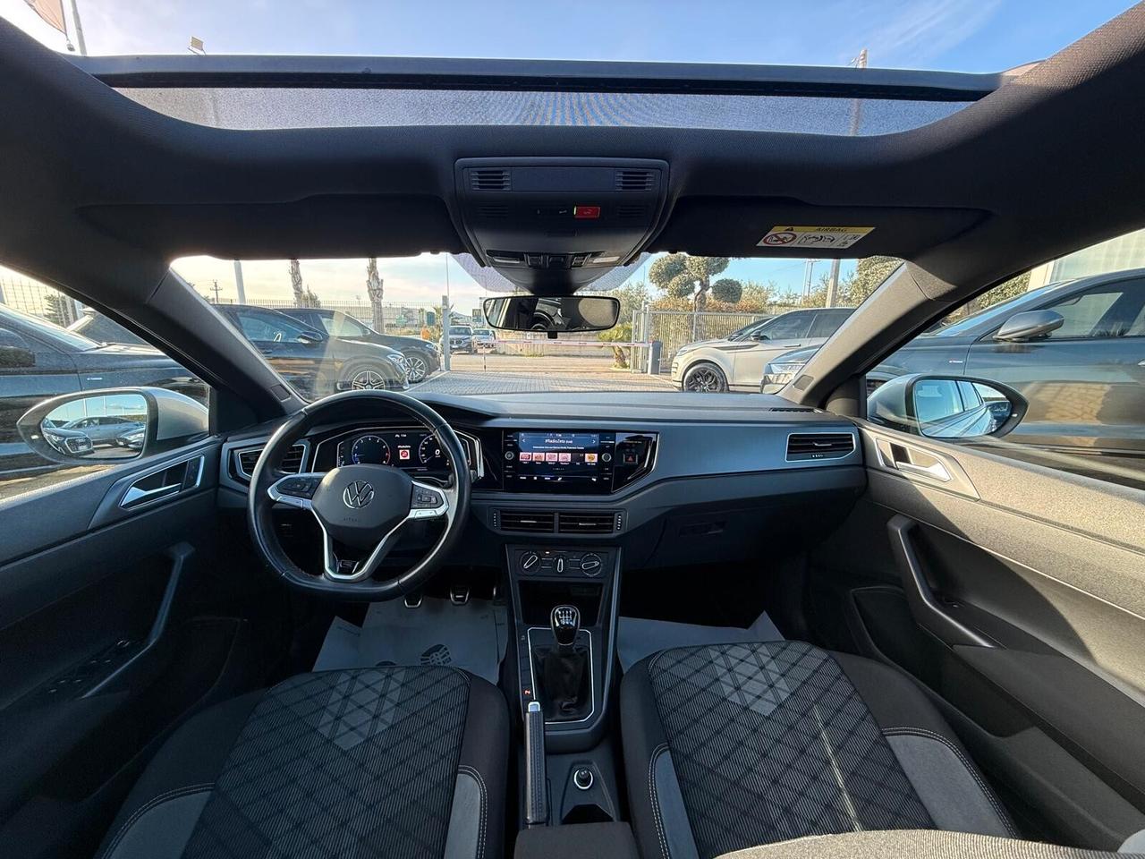 Volkswagen Taigo 1.0 TSI 110 CV R-Line x2 + Tetto