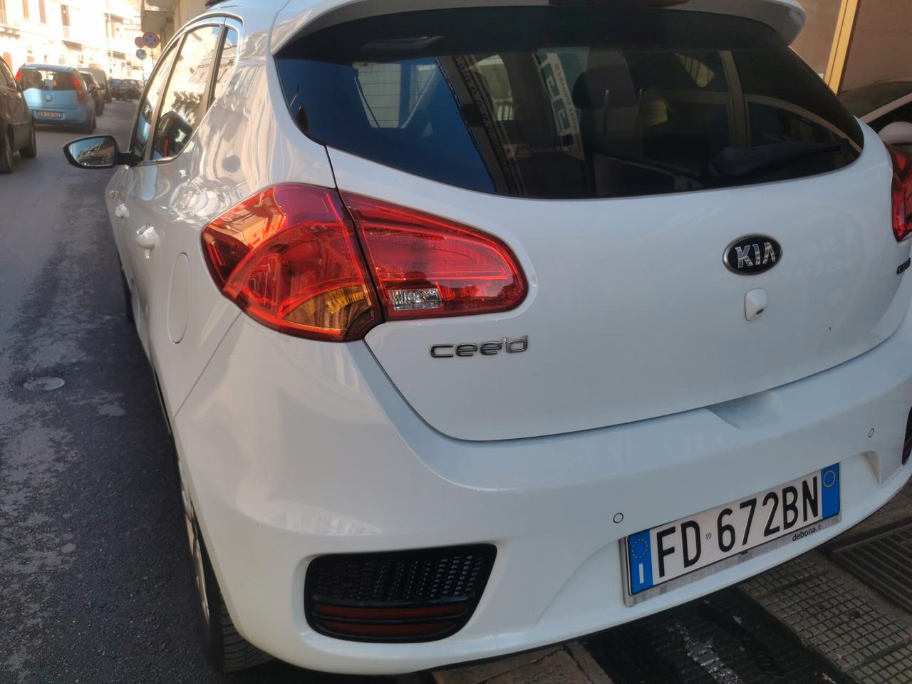 Kia Ceed cee'd 1.6 CRDi 110 CV 5 porte COOL TETTO NAVI CAMERA