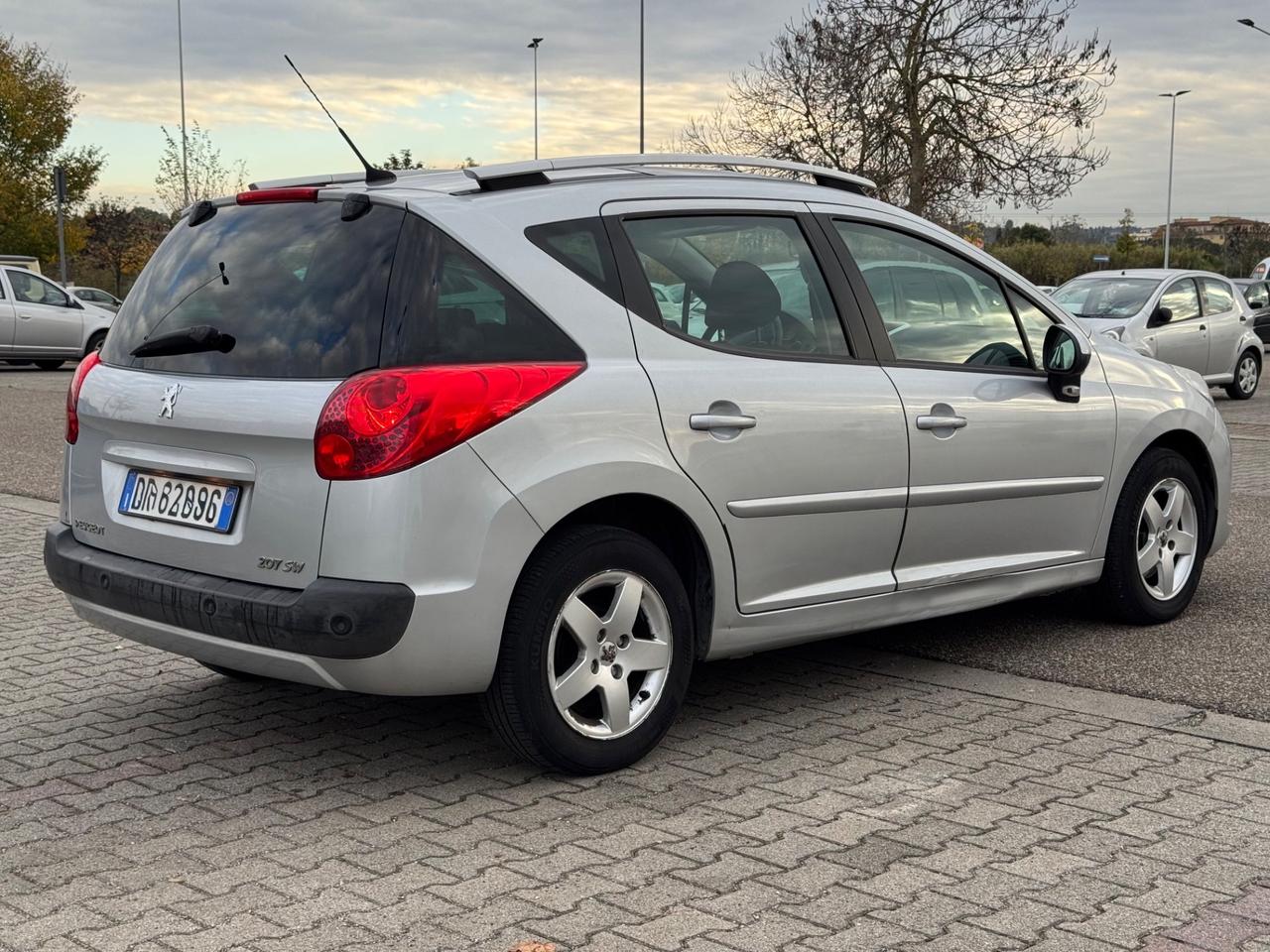 Peugeot 207 1.4 VTi 95CV SW XS Ciel 2008 Full optional