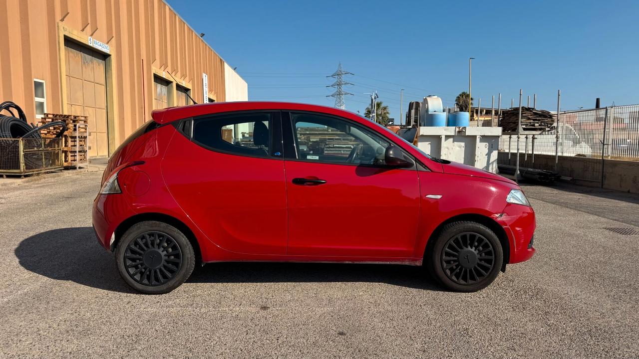 Lancia Ypsilon 1.2 69CV NEOPATENTATI - 2019