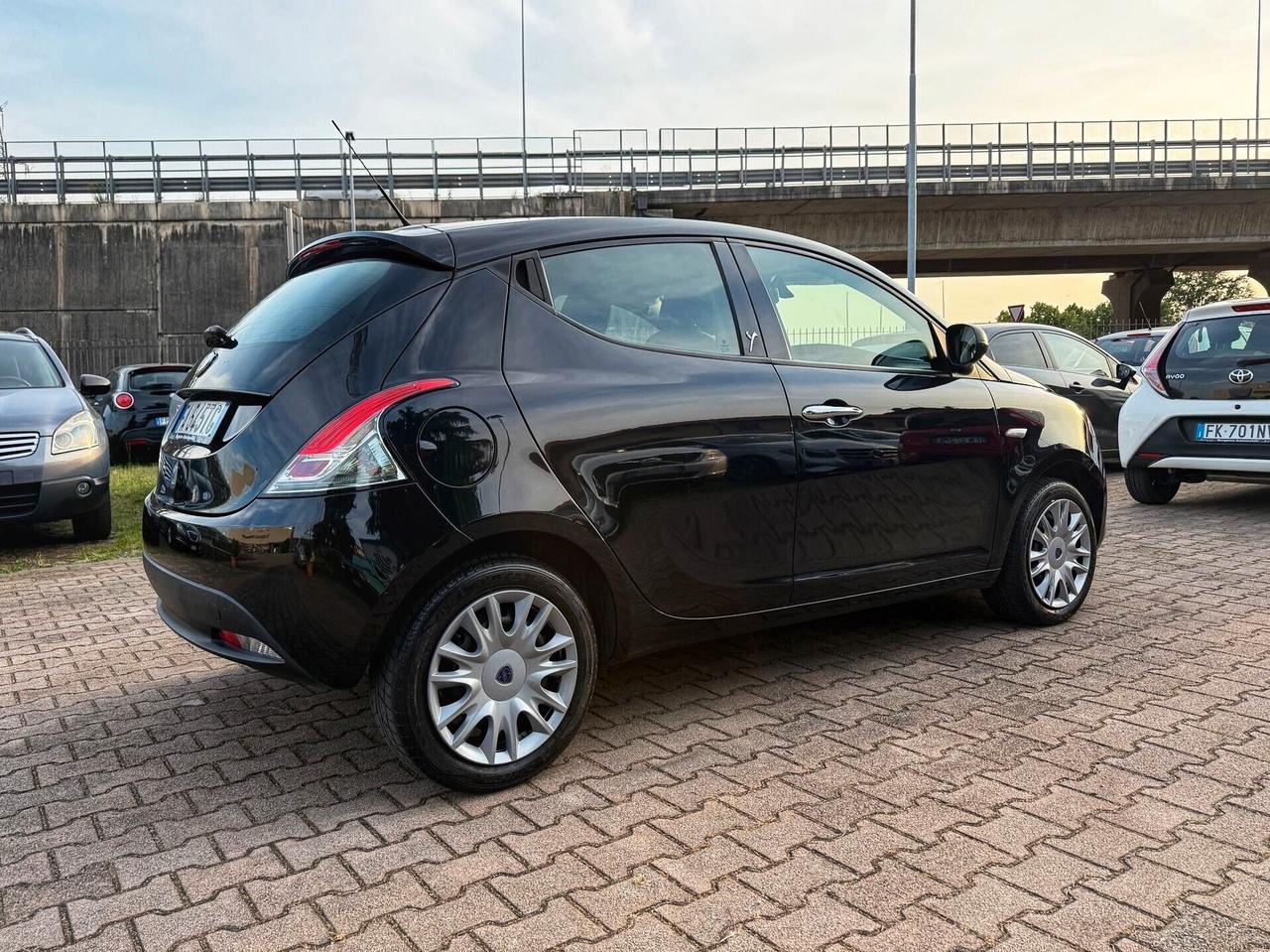 Lancia Ypsilon 1.2 69 CV 5 porte GPL Ecochic OK NEOPATENTATI