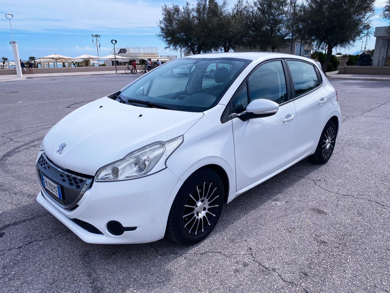 Peugeot 208 1.4 e-HDi 68 CV automatica - 2012