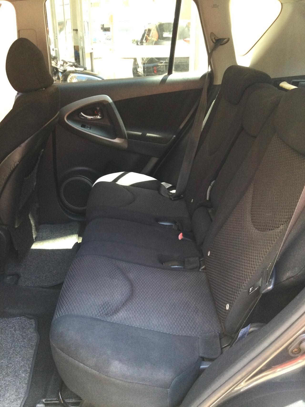 Toyota RAV4 2.2 D-4D 136 CV Luxury