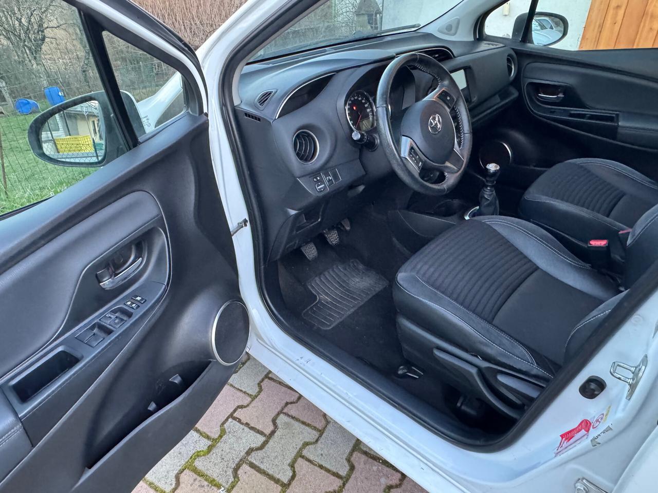 Toyota Yaris 1.4 D-4D 5 porte Lounge 05/2015