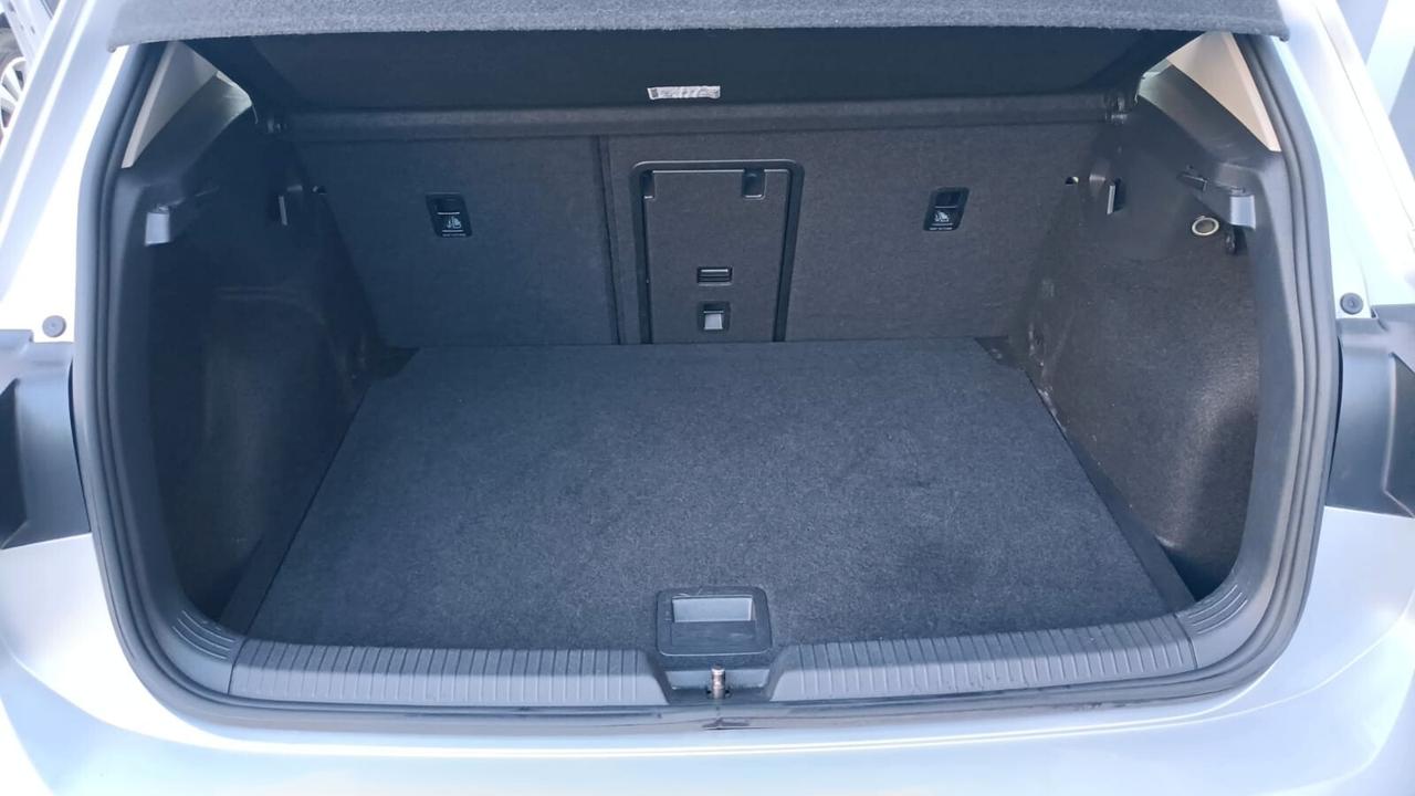 Volkswagen Golf 8 2.0 TDI 115 CV SCR Life