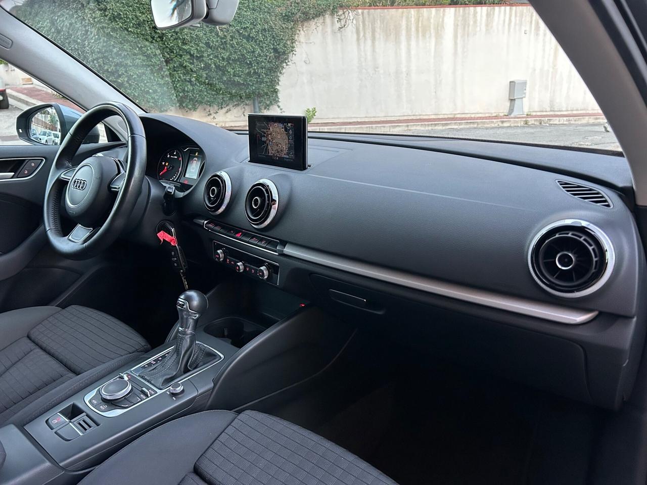 Audi A3 SPB 1.6 TDI Sport strafull!!!