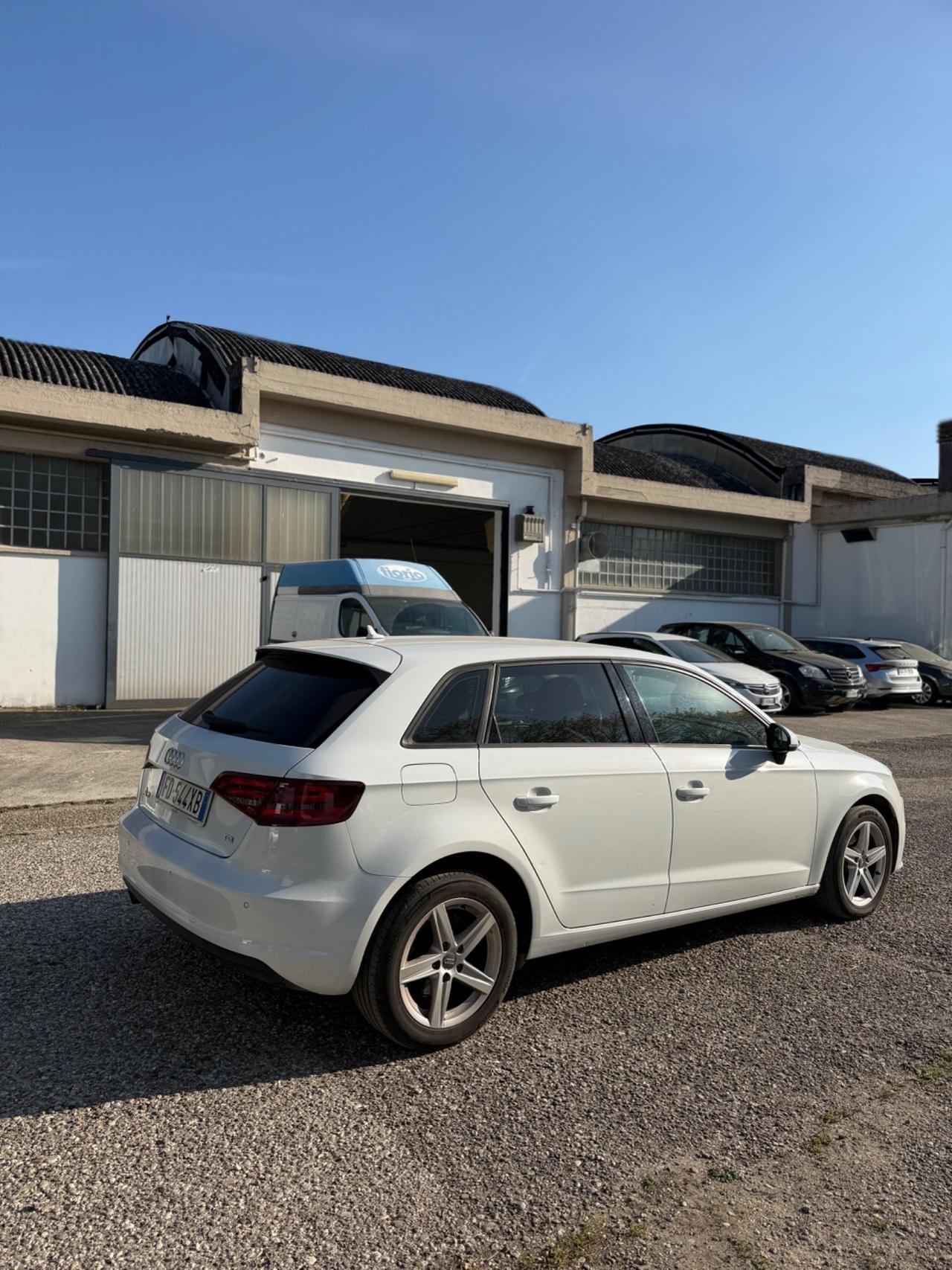 Audi A3 1.6 TDI clean diesel S tronic Ambition