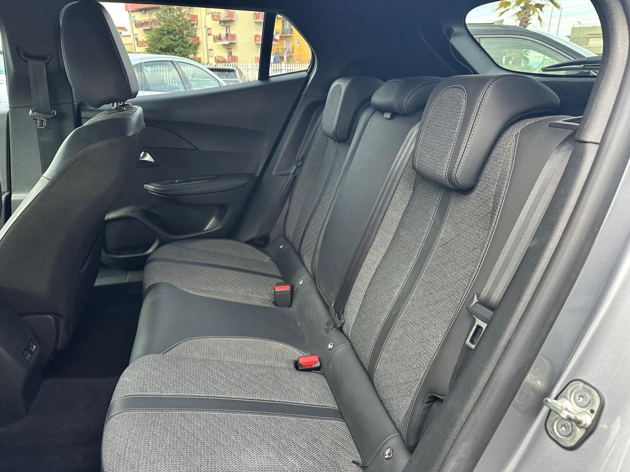 Peugeot 2008 BlueHDi 130 ALLURE