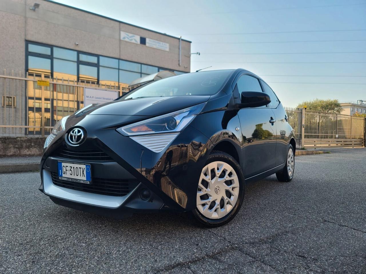 Toyota Aygo Connect 1.0 VVT-i 72 CV 5 porte x-wave