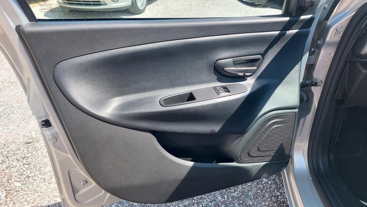 Lancia Ypsilon 1.2 69 CV 5 porte Gold