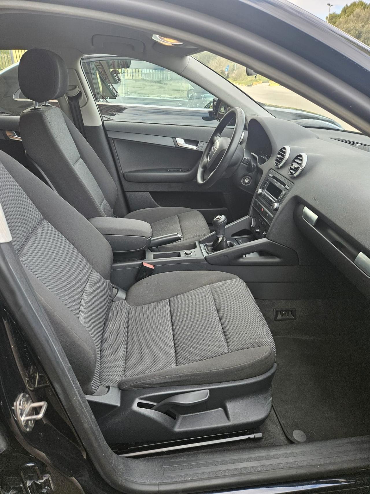 Audi A3 SPB 1.6 TDI 90 CV Attraction