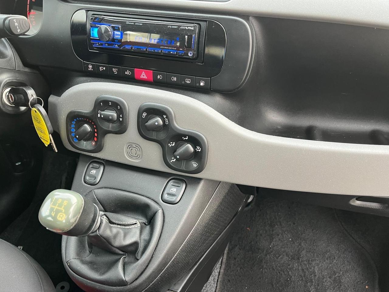 Fiat Panda -1.2 gpl-lounge-full-02/2013