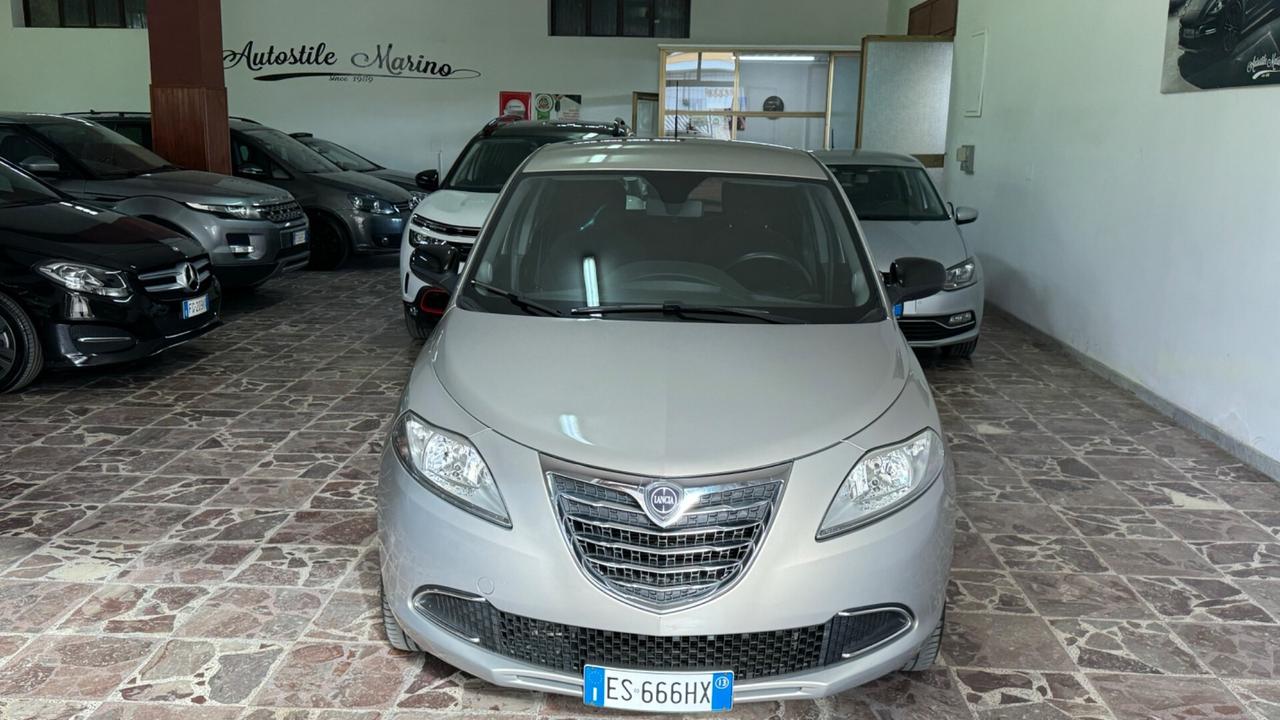 Lancia Ypsilon 0.9 TwinAir 85 CV 5 porte Metano Ecochic Silver