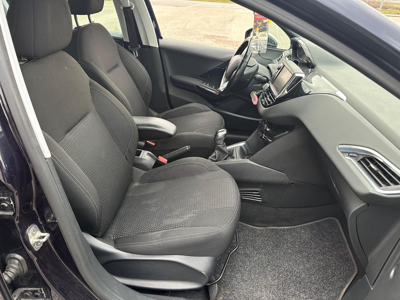Peugeot 208 1,4 DIESEL EURO 6 NEOPATENTATI