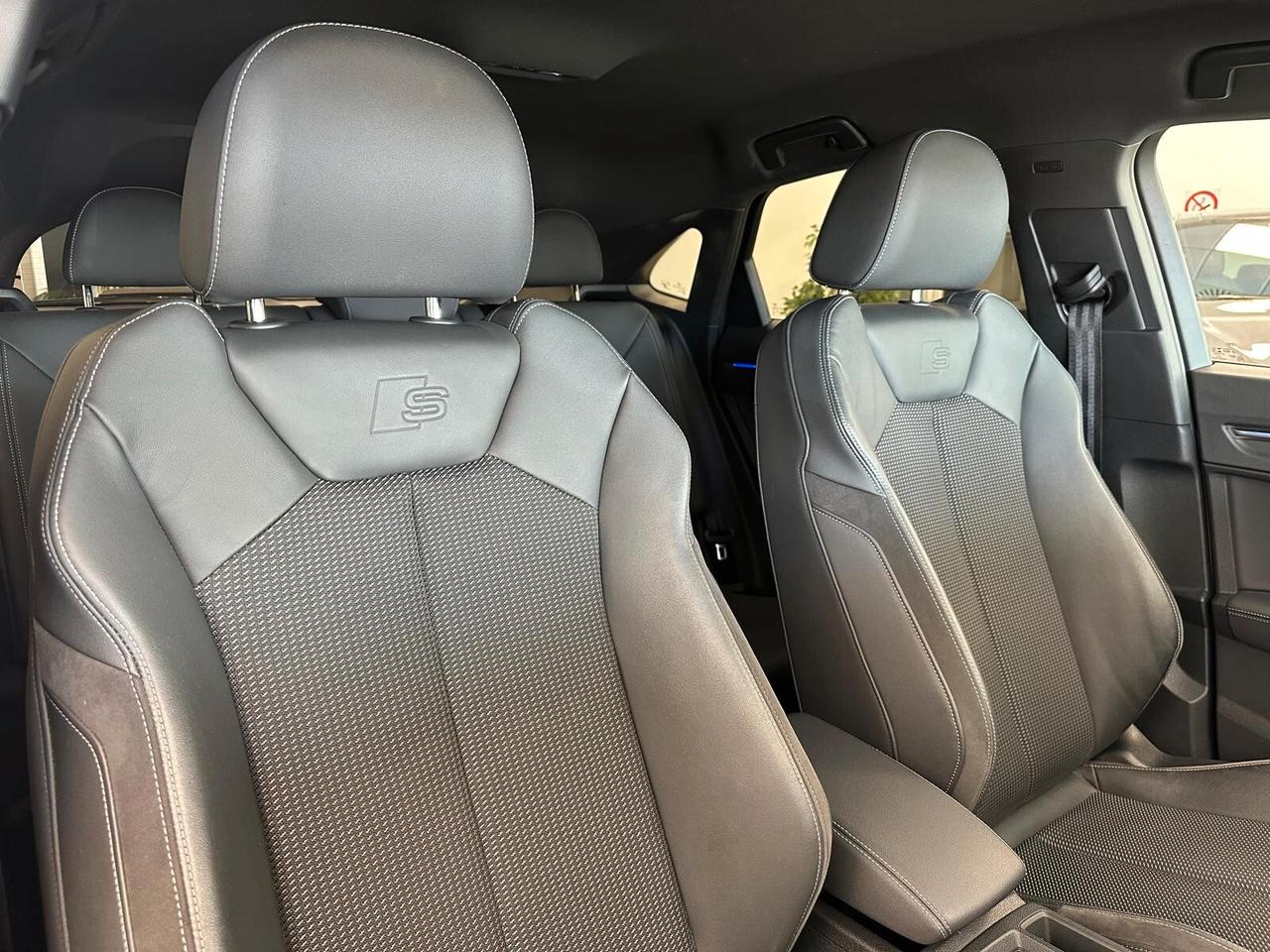 Audi Q3 SPB 35 TDI S tronic line edition Interno ed Esterno Luci Ambiente