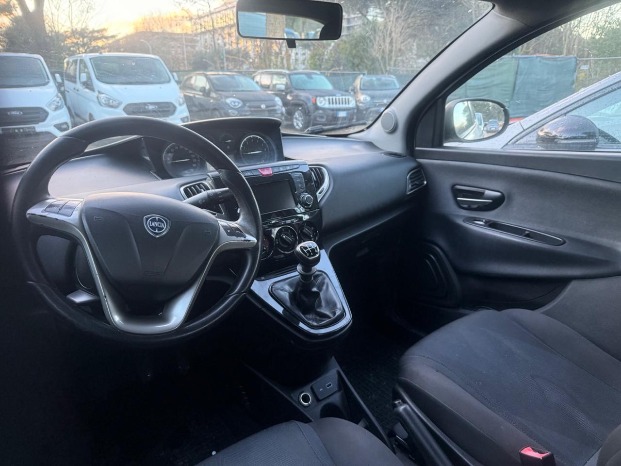 Lancia Ypsilon 1.2 69 CV 5 porte S&S Platinum