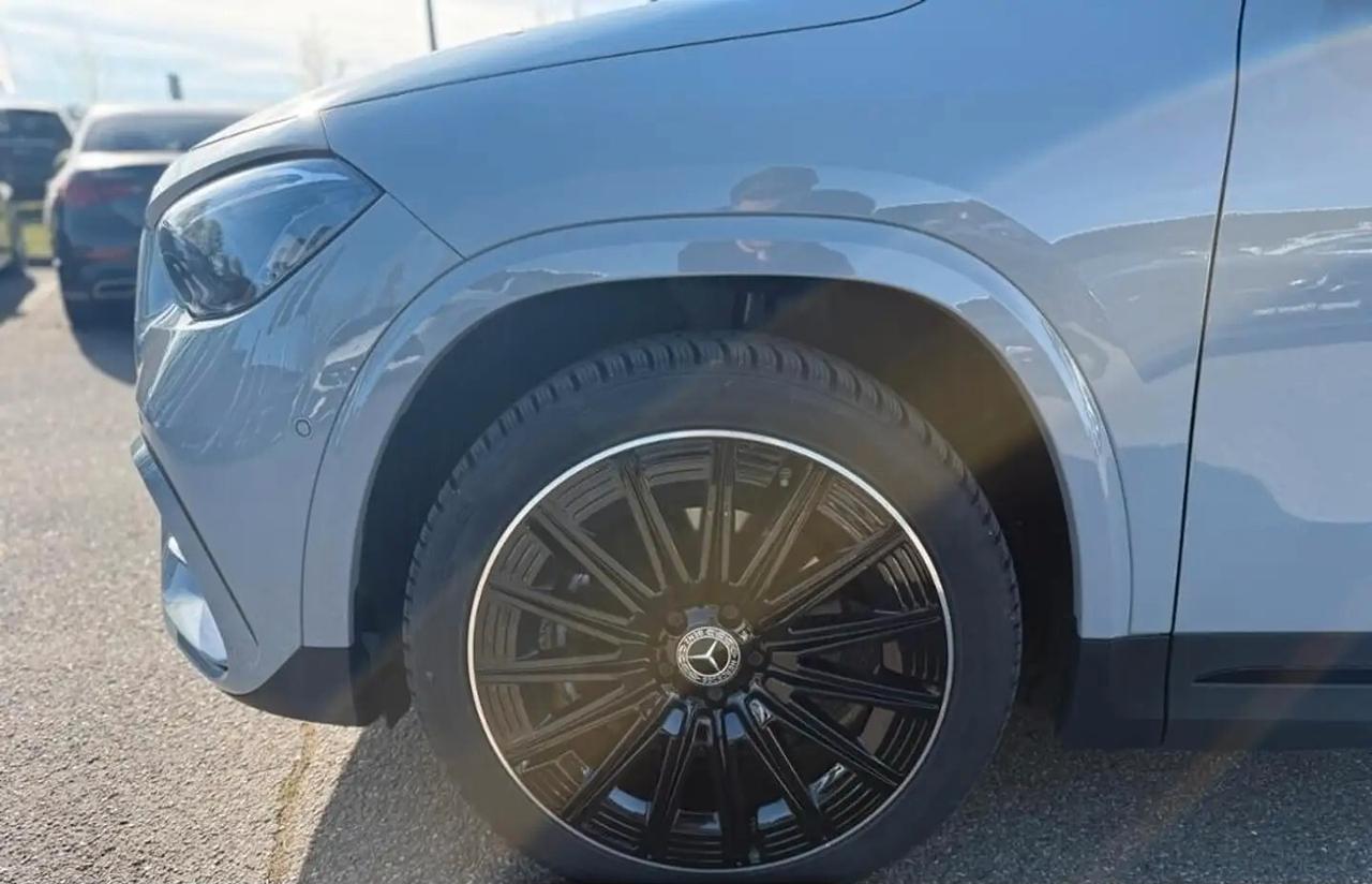 MERCEDES-BENZ GLA 200D NEW 150CV AUTOMATIC 4MATIC AMG LINE ( FARI LED - TETTO PANORAMICO APR. - PELLE - DISTRONIC - NIGHT PACK - NAVI PREMIUM - PARK ASSIST - TELEVAMERA 360 - CERCHI 20 )