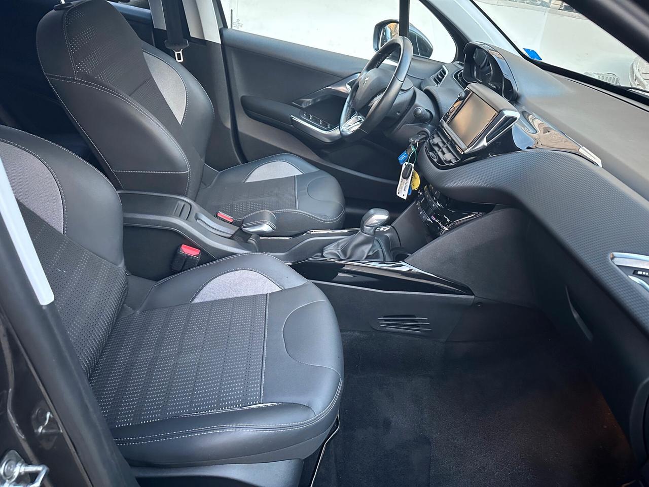 Peugeot 2008 PureTech 82 Allure*EURO6*28.000KM*