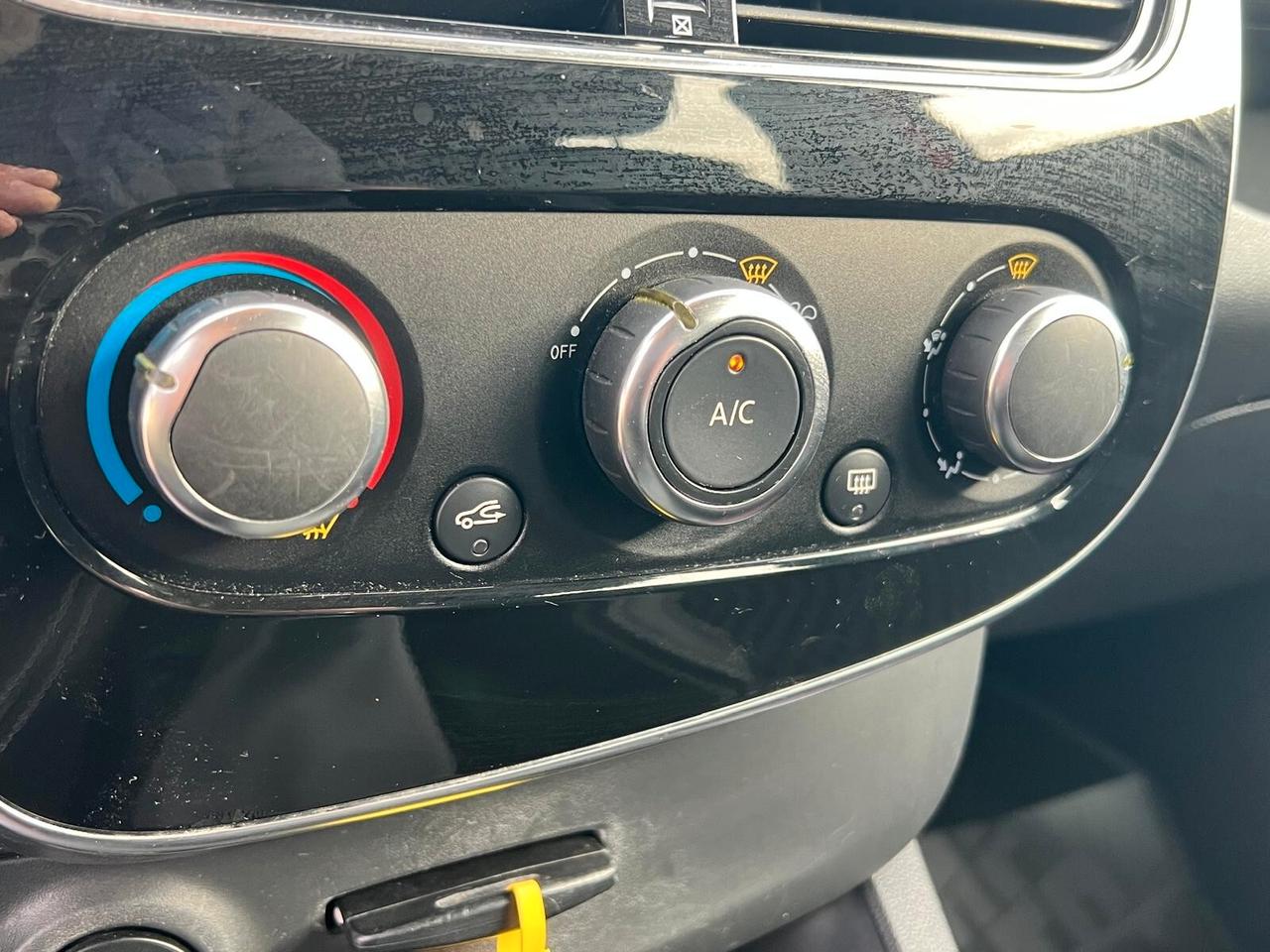 Renault Clio 1.2 75 CV 5 porte Duel2