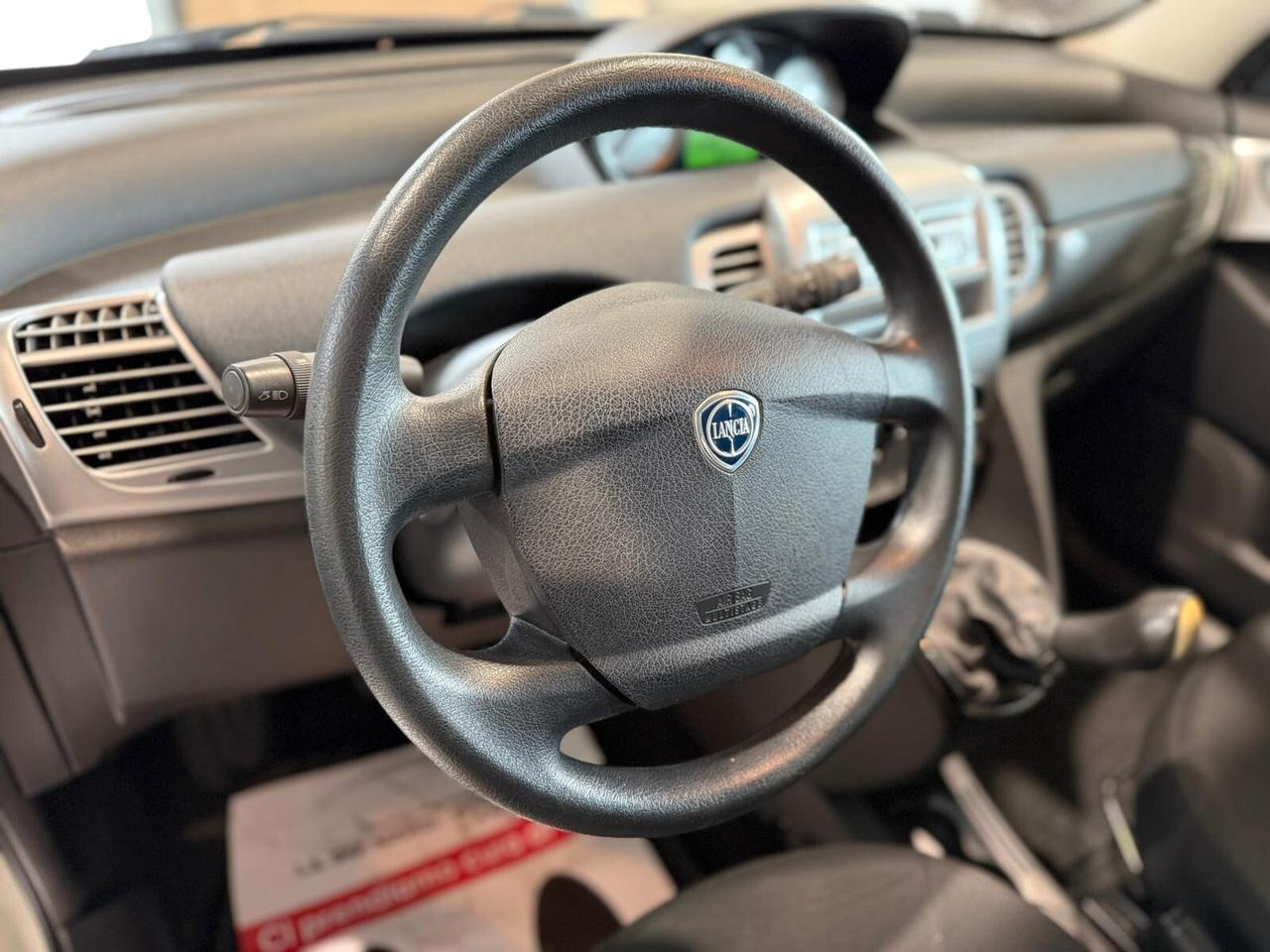 Lancia Ypsilon 1.3 MJT 75 CV Unyca
