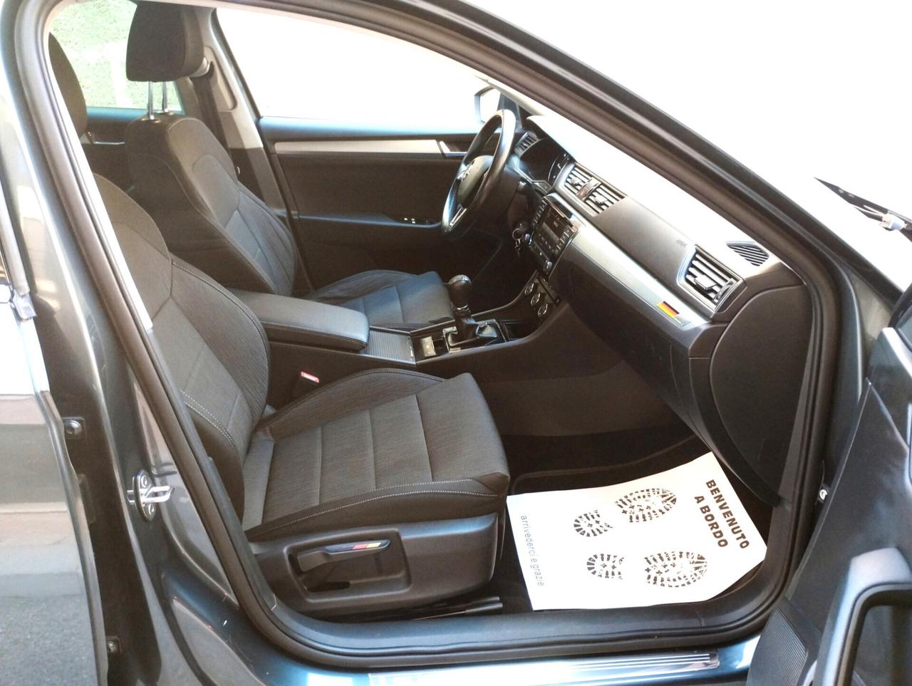 Skoda Superb 2.0 TDI DSG Wagon Style