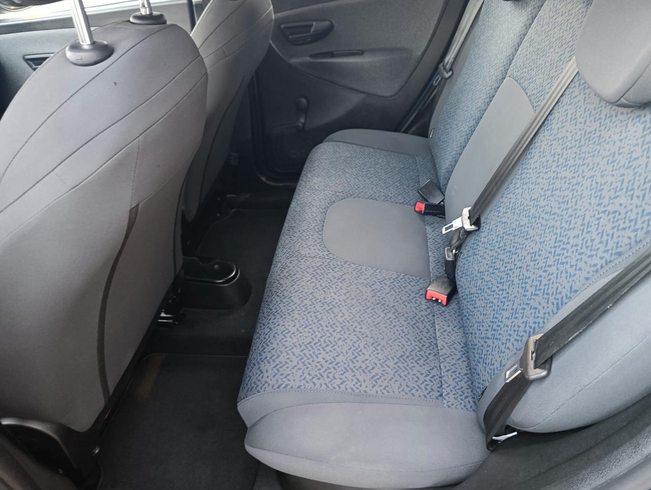 Lancia Ypsilon 1.0 FireFly 5 porte S&S Hybrid Silver