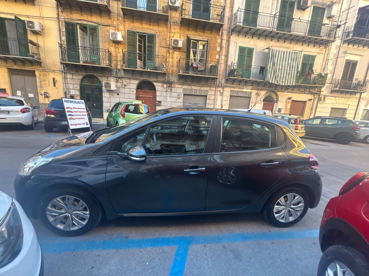 Peugeot 208 1.2 VTi 82 CV 5 porte FINANZIABILE