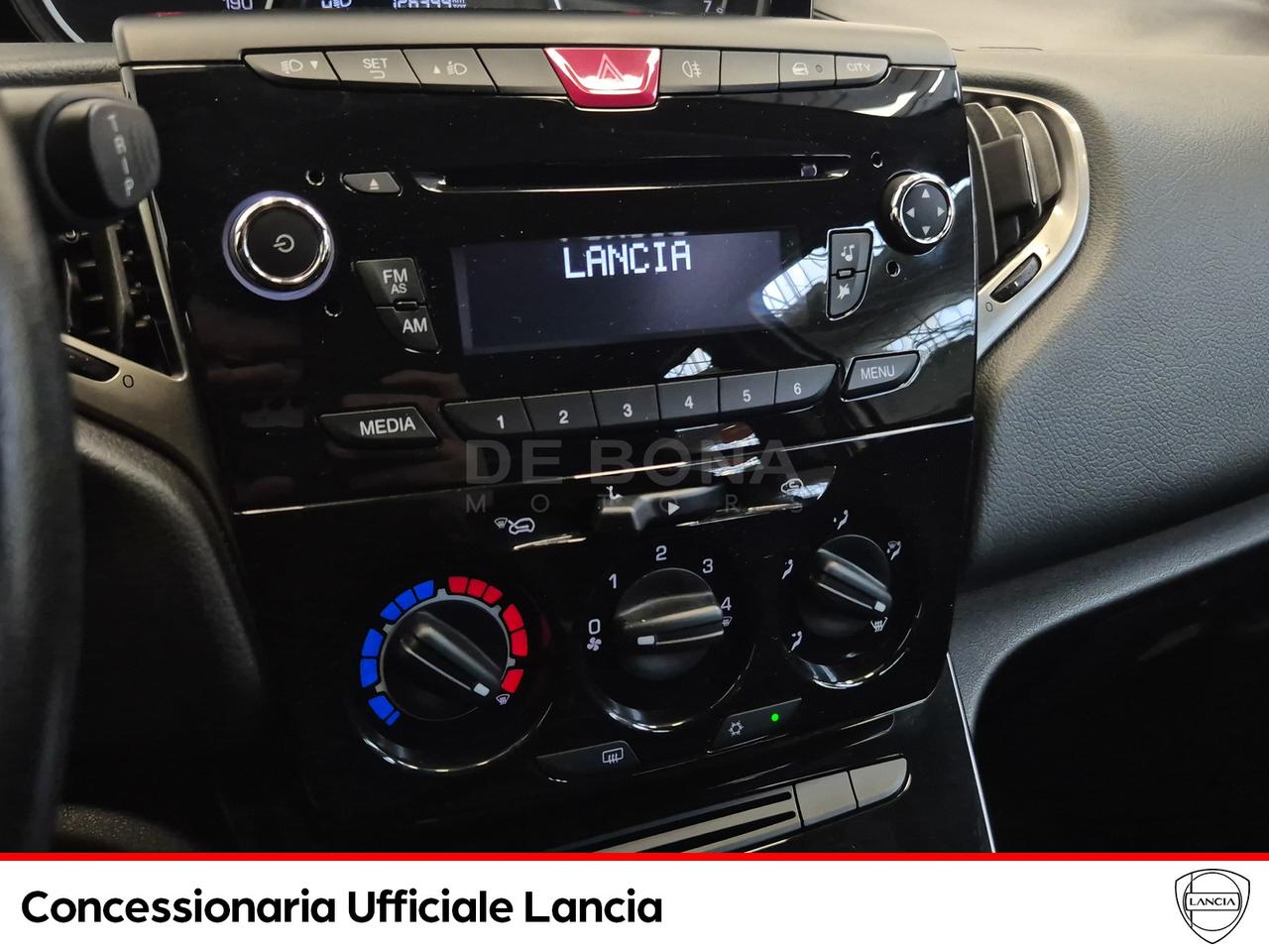 Lancia Ypsilon 1.2 8v silver c/clima 69cv