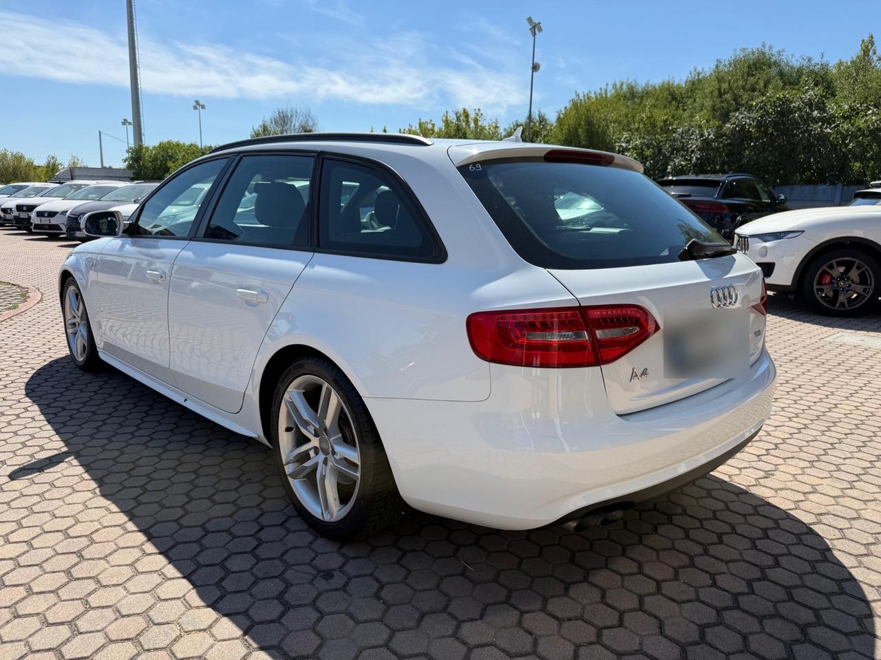 Audi A4 Avant 2.0 TDI 177CV s-line interno/esterno
