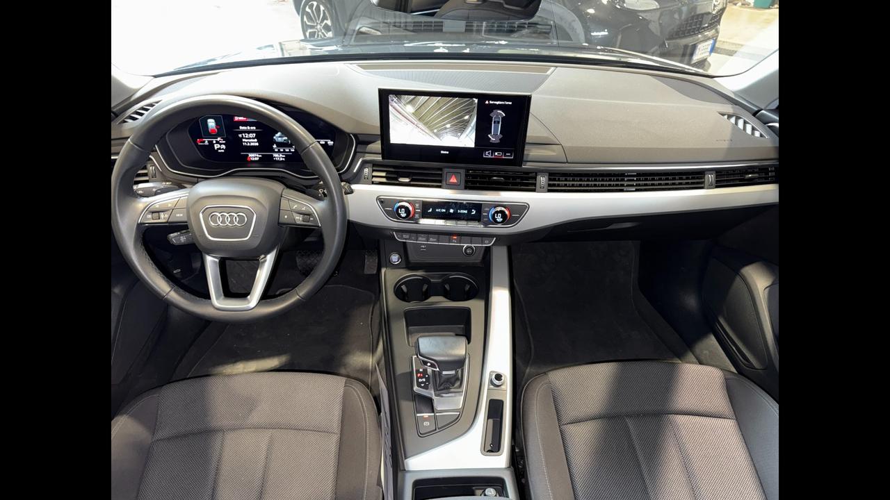 Audi A4 AVANT 30 TDI S TRONIC