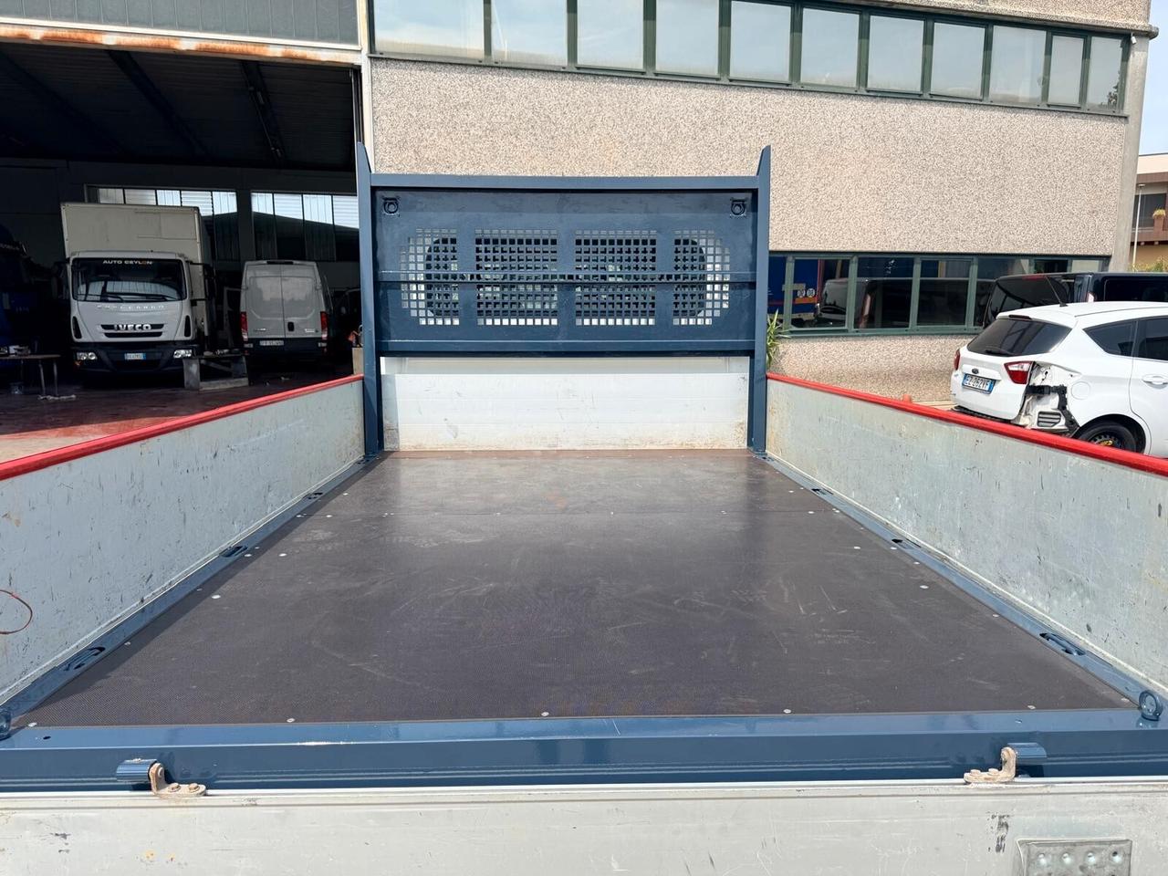 Citroen Jumper 140cv cabina doppia 7 posti con cassone fisso.