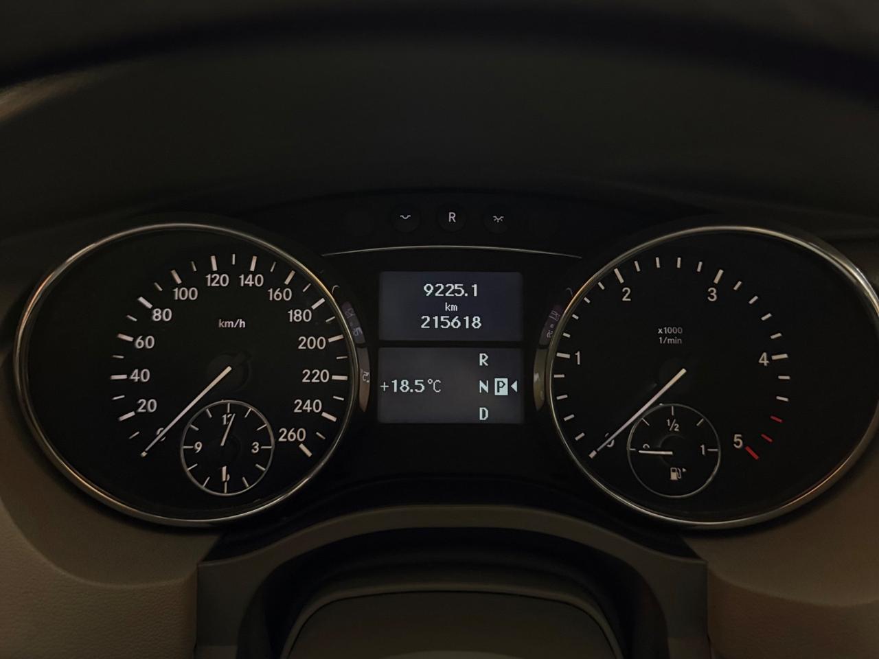 STUPENDA MERCEDES-BENZ CLASSE R 6 POSTI CON INTERNI IN PELLE TOTALE