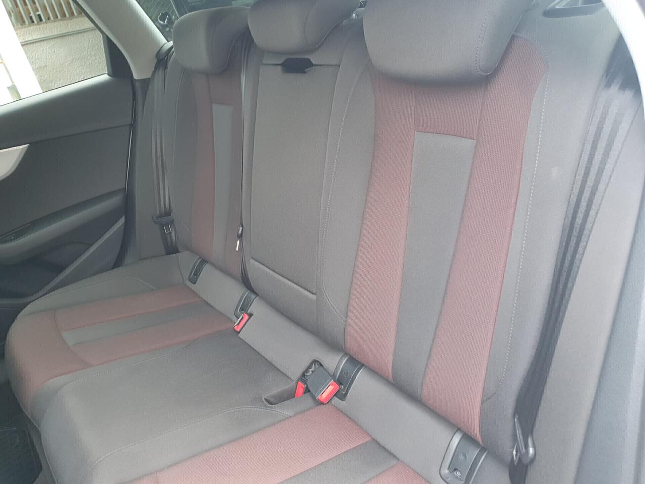 Audi A4 Avant 30 TDI/136 CV S tronic line edition