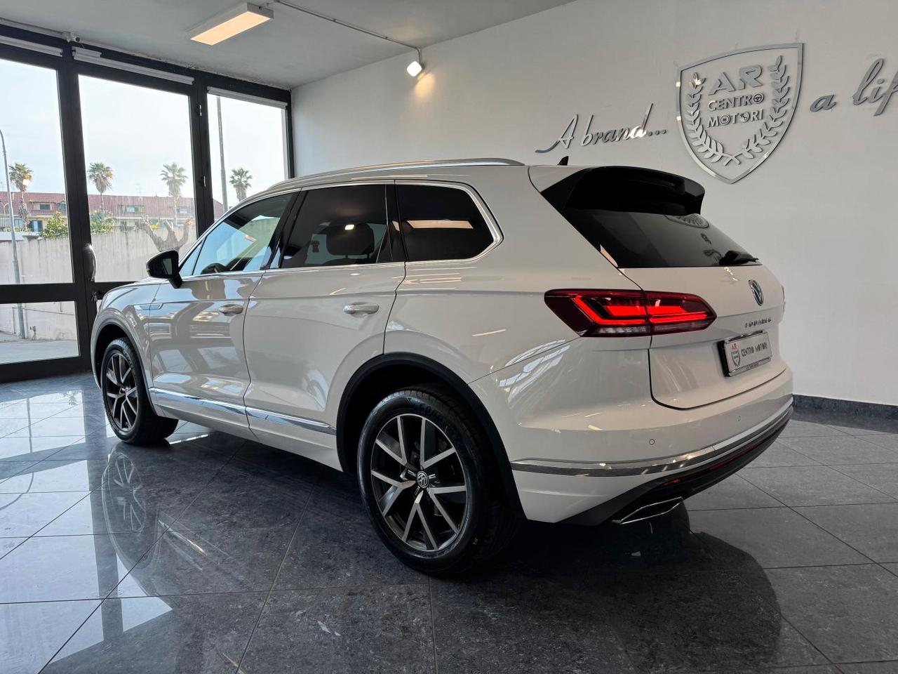 Volkswagen Touareg 3.0 V6 tdi Elegance 231cv 1Prop Da Vetrina