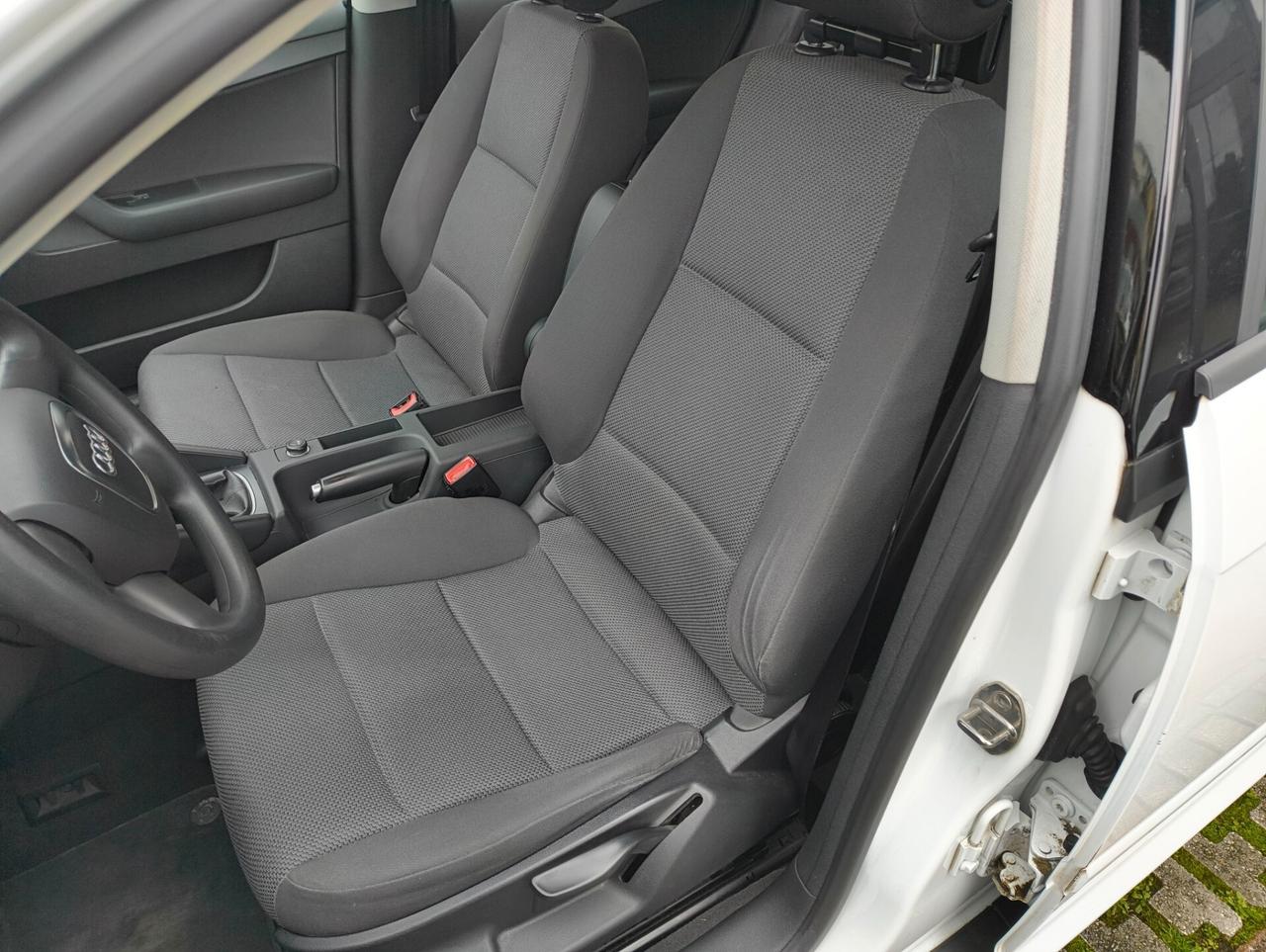 Audi A3 1.6 TDI 105 CV CR Ambiente