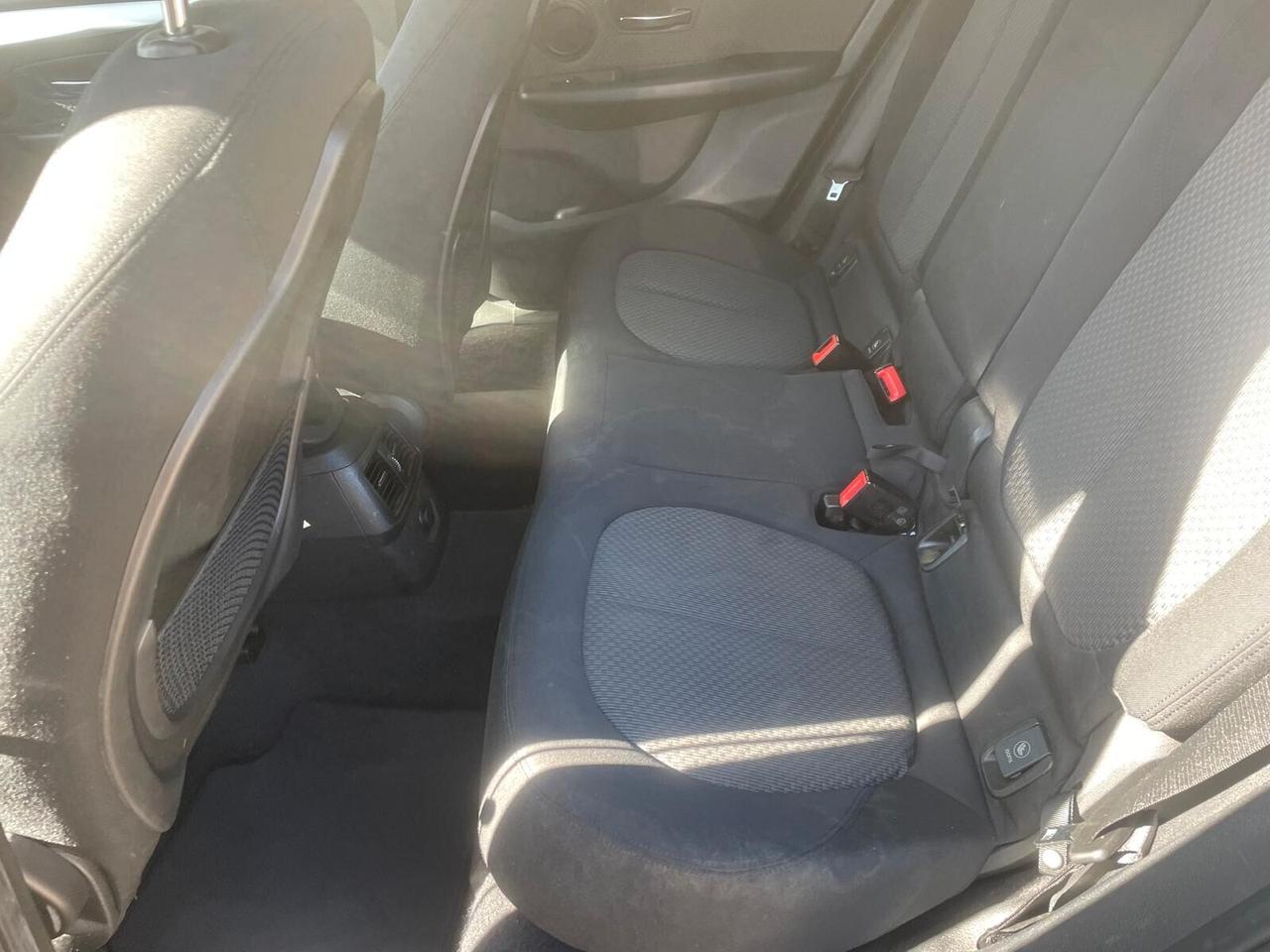 Bmw 2er Active Tourer 218d Luxury AUTOM.