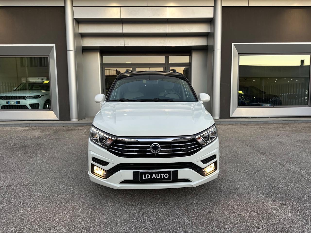 Ssangyong Rodius 2.2 Diesel 4WD A/T Classy Pelle Smart Audio