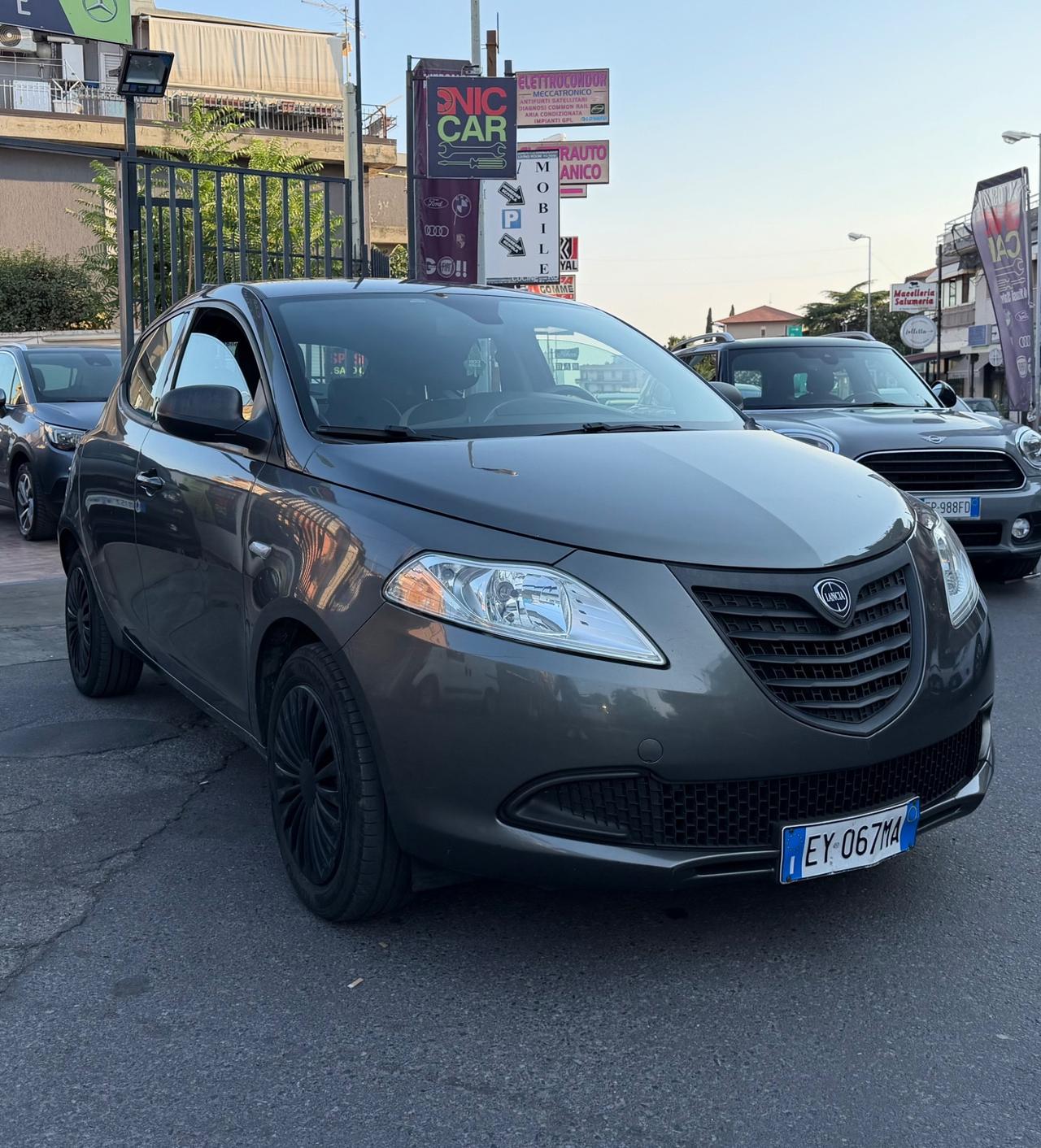 Lancia Ypsilon 1.2 benz/GPL Ecochic Gold