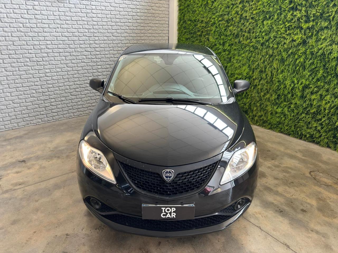 Lancia Ypsilon 1.0 FireFly 5 porte S&S Hybrid Ecochic Silver