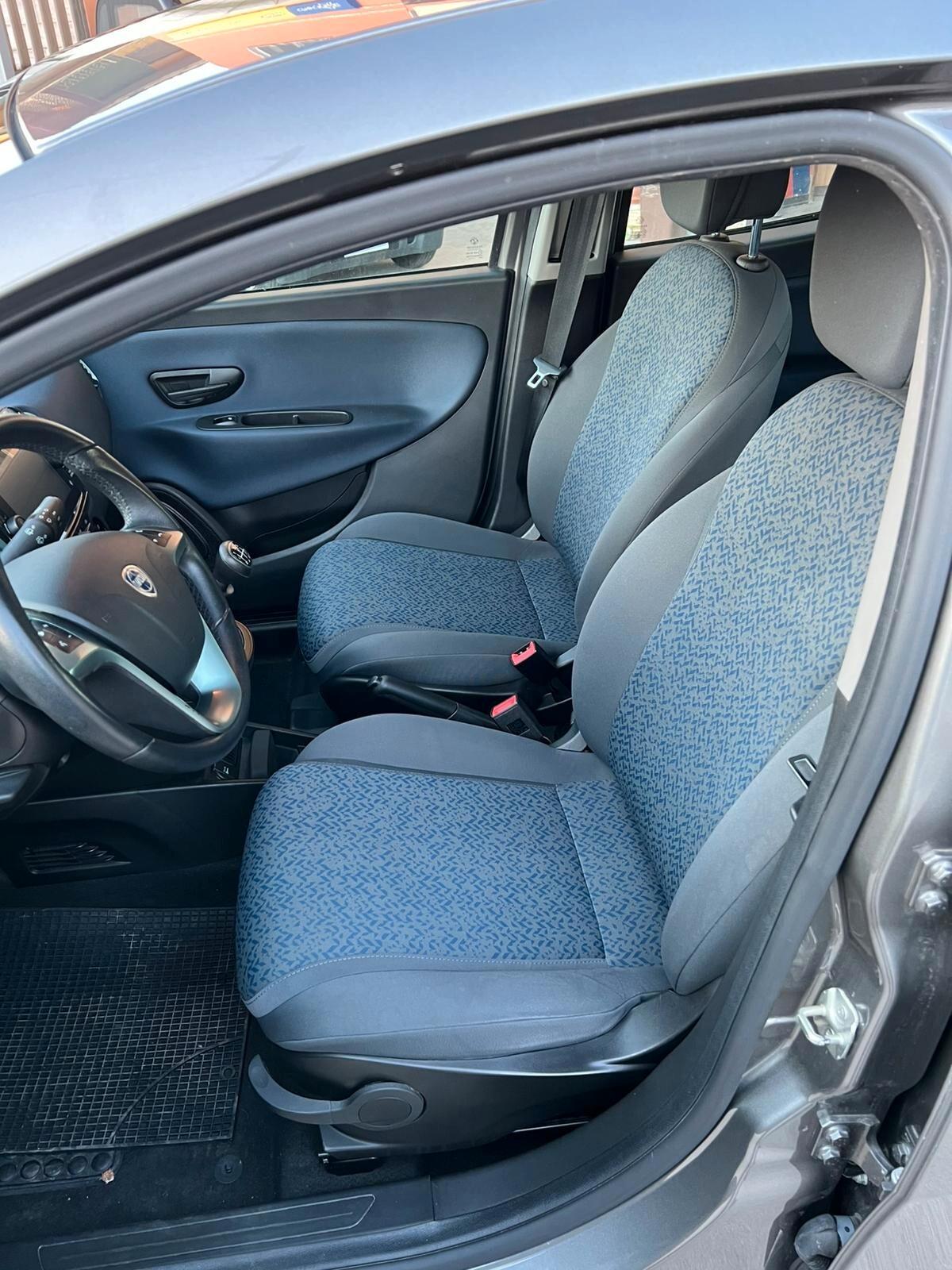 Lancia Ypsilon 1.0 FireFly 5 porte S&S Hybrid Gold